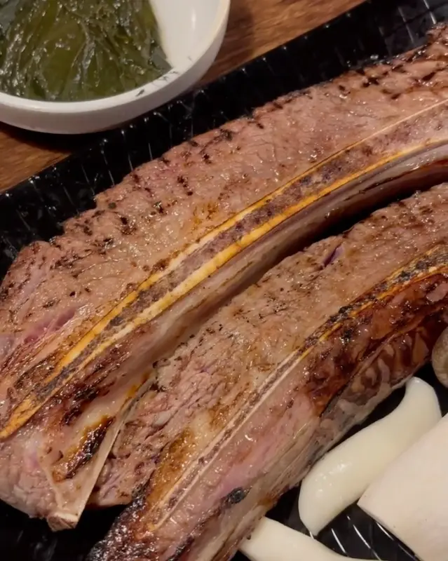 초벌되어 나온 우대갈비