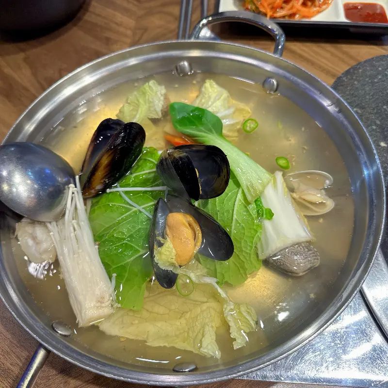 시원하고 칼칼한 조개탕