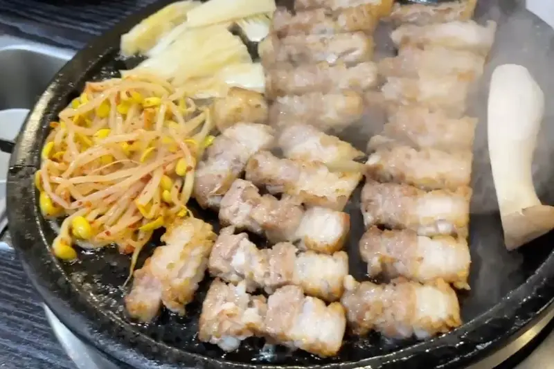 잘 구워진 눈꽃 삼겹살