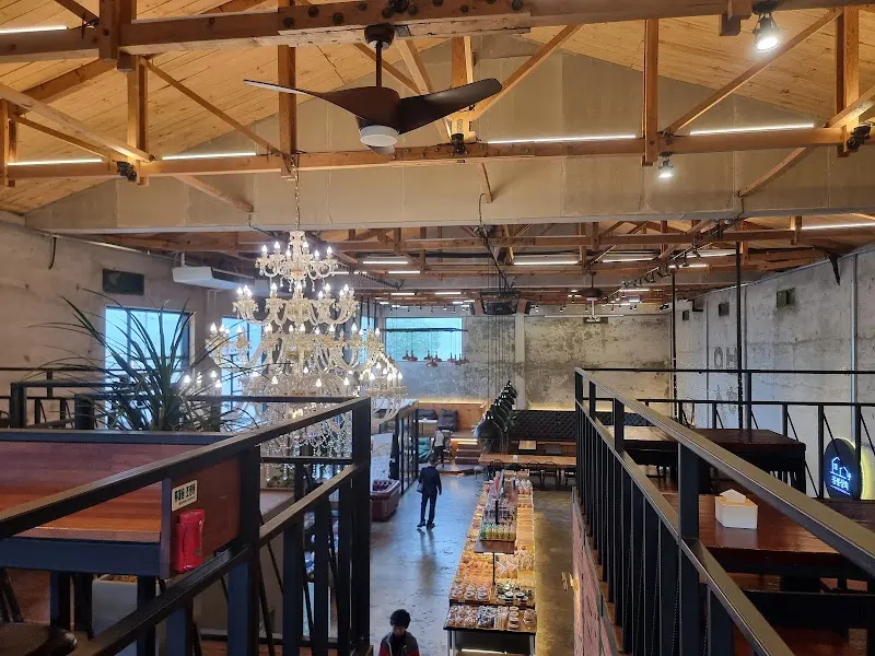 응봉상회 2층 내부