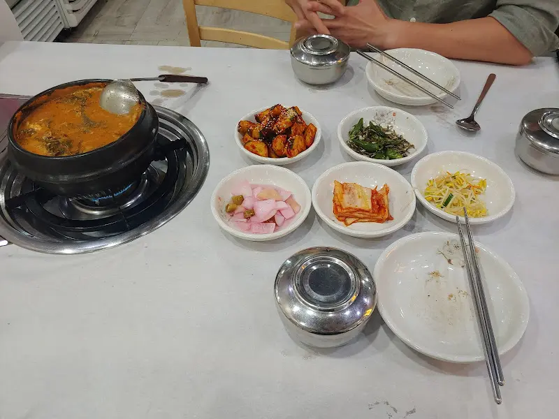 쌍치민물매운탕 전체상차림2