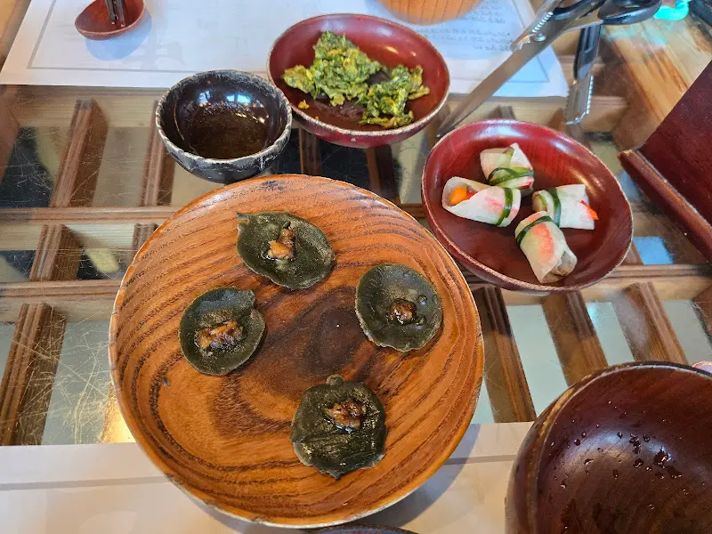 정갈하게 담긴 나물 반찬