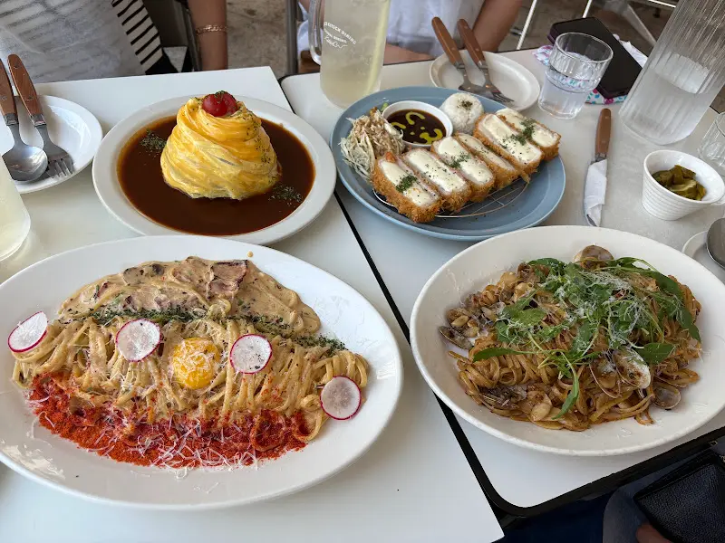 키치키치다이닝의 푸짐한 한 상 차림