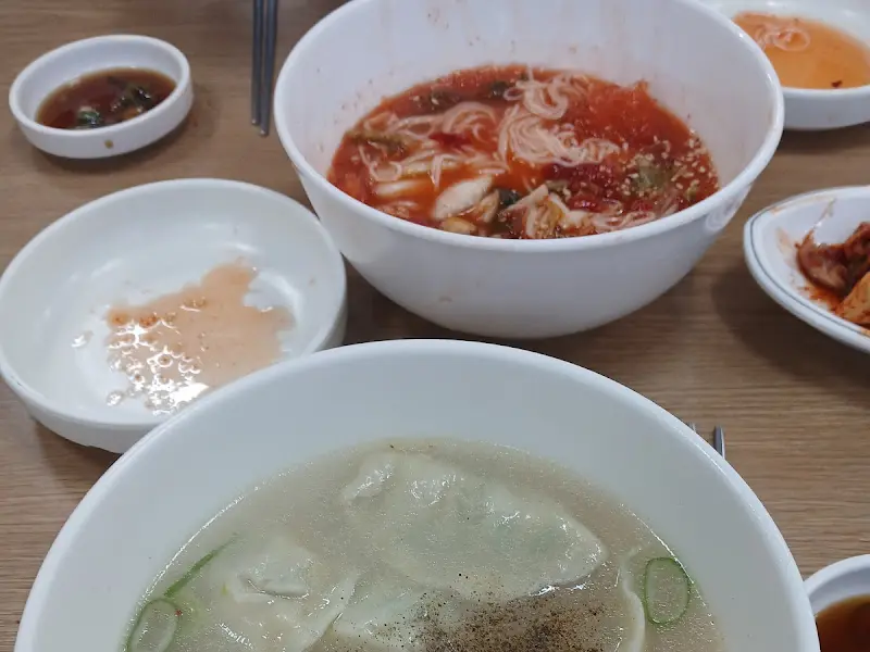 만두국과 김치말이 국수