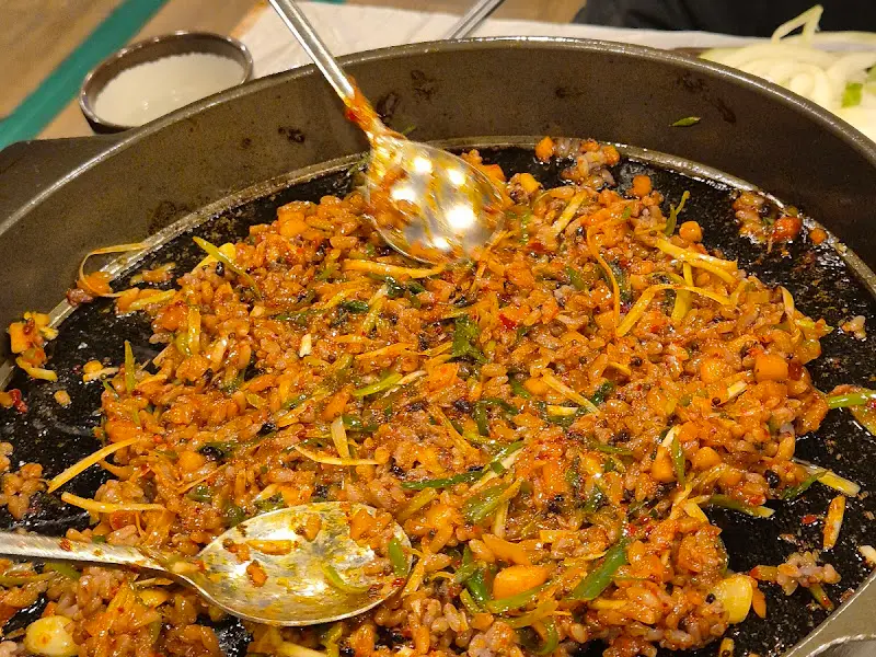 다시봐도 군침도는 깍두기 볶음밥