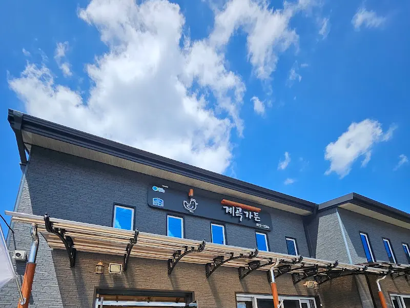 맑은 날씨의 계곡가든