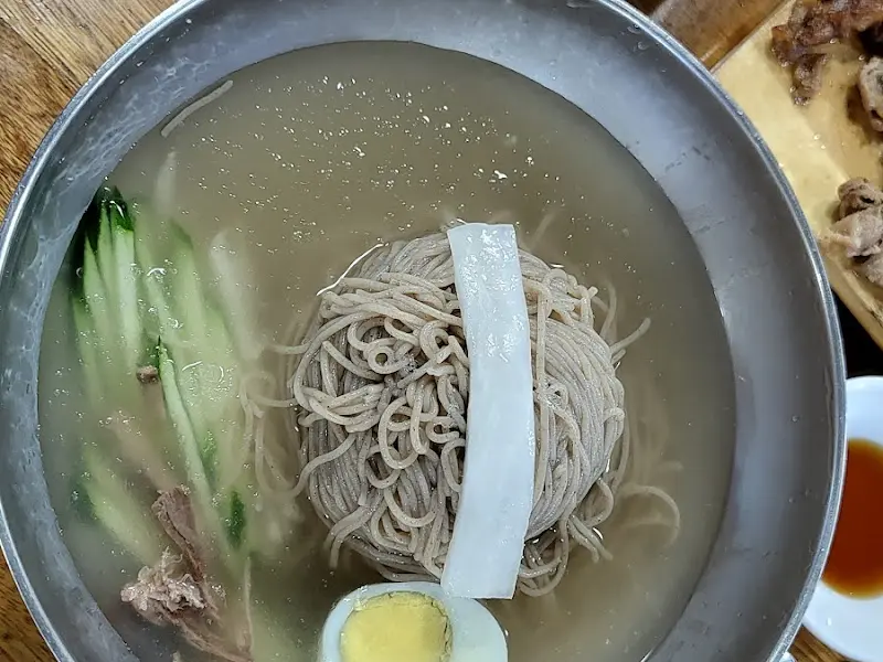 깔끔한 맛이 일품인 동치미 막국수