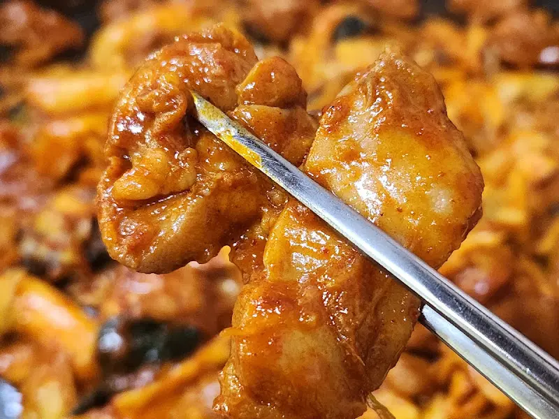 젓가락을 멈출 수 없는 닭갈비의 자태
