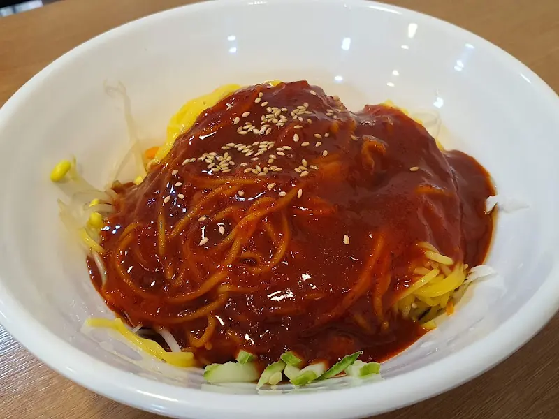 새콤달콤한 옥수수 비빔면