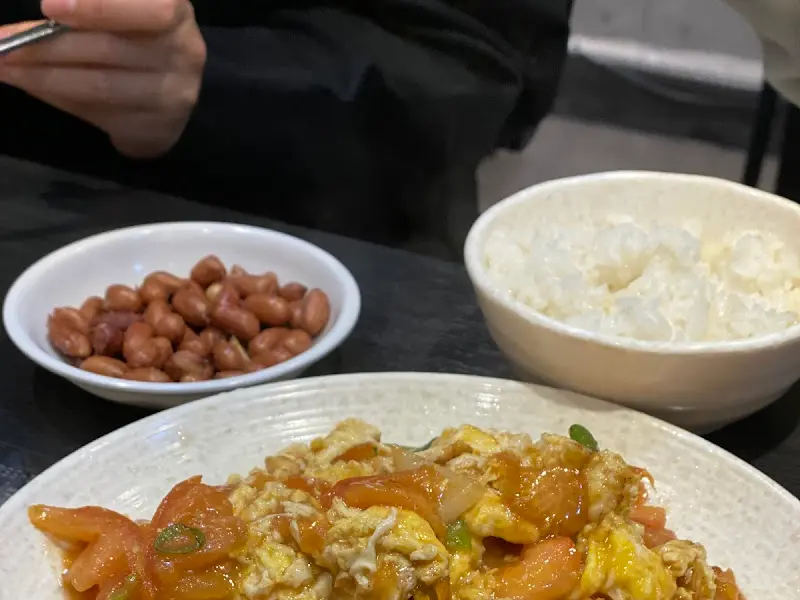 계란토마토덮밥과 반찬