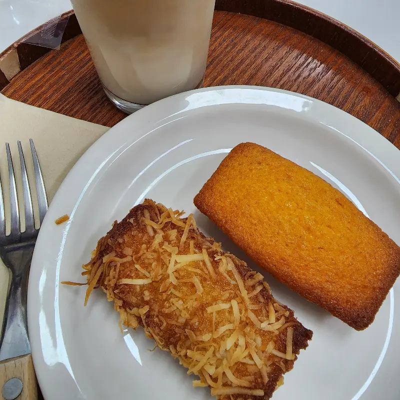 남매점빵의 휘낭시에와 라떼