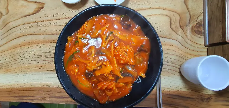 물짜장의 매콤한 비주얼