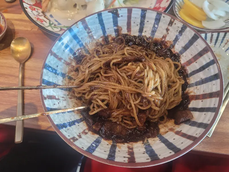 윤기 흐르는 간짜장