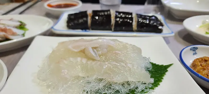 불새다찌의 푸짐한 한 상 차림