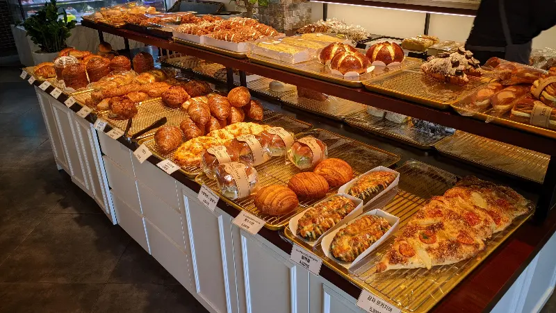 먹음직스러운 빵들의 단면