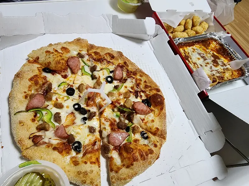 피자와 사이드 메뉴