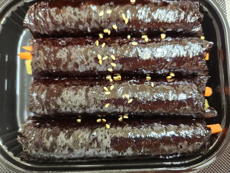 윤기가 흐르는 꼬마김밥