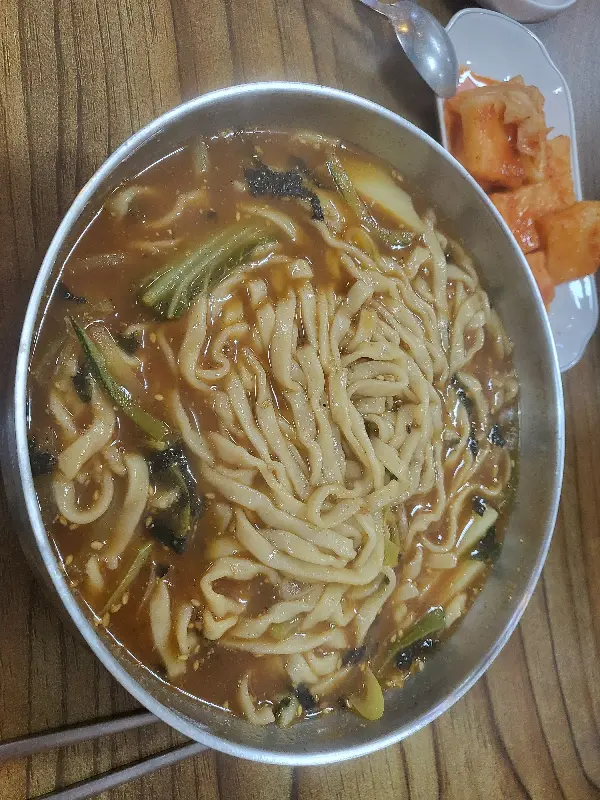 장칼국수의 먹음직스러운 모습