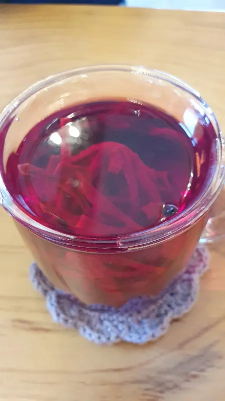 붉은 빛깔이 매혹적인 차