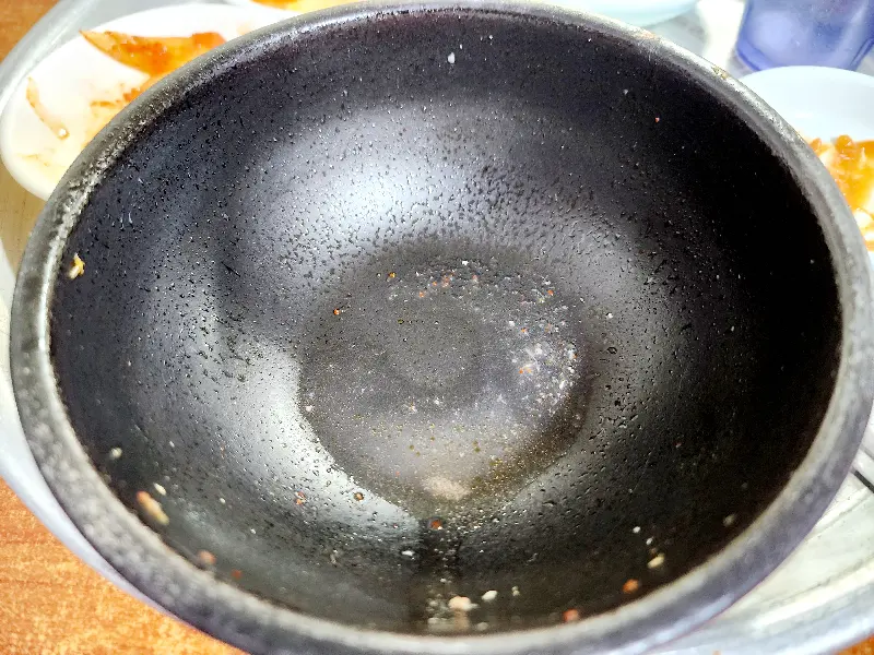 국밥을 깨끗하게 비운 뚝배기