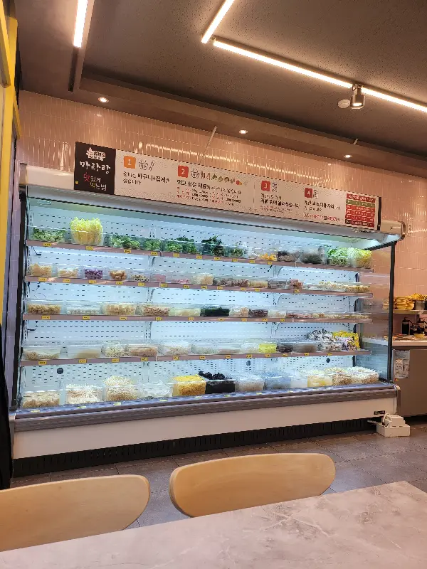 깔끔한 매장 내부