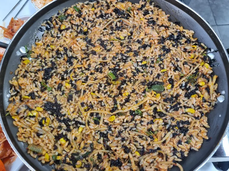 아삭한 콩나물이 푸짐하게 들어간 해물찜