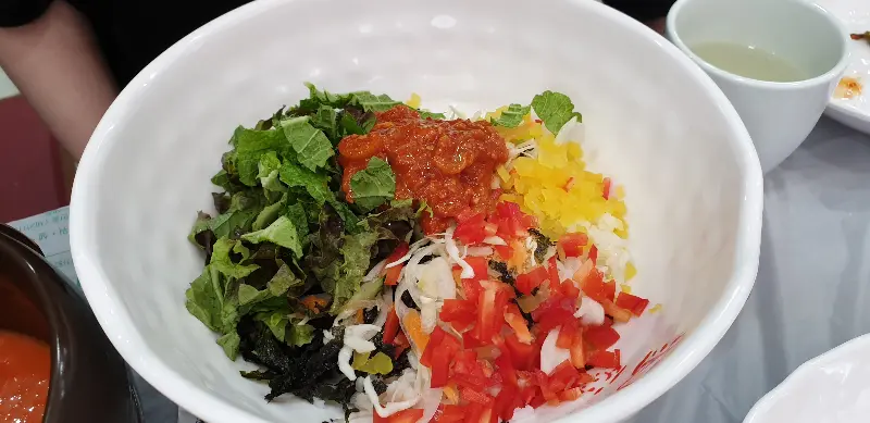 물회의 푸짐한 비주얼