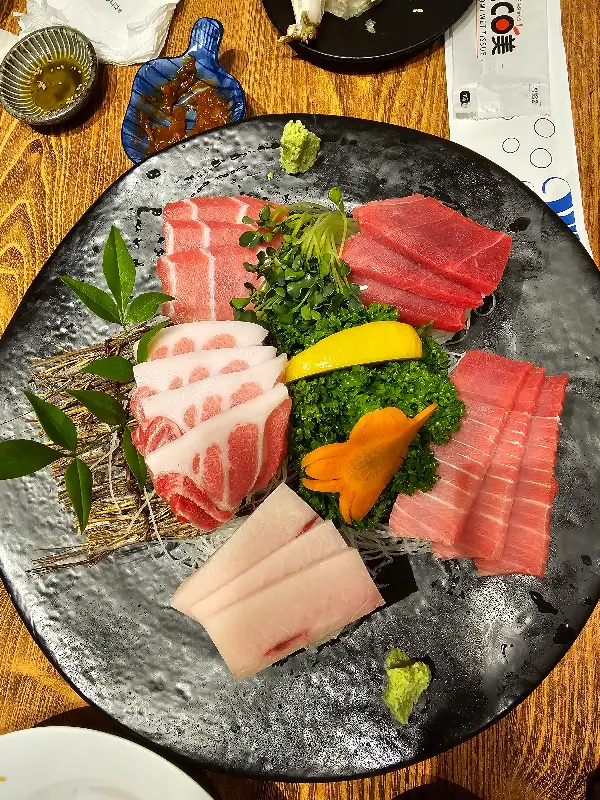 아름다운 마블링의 참치회