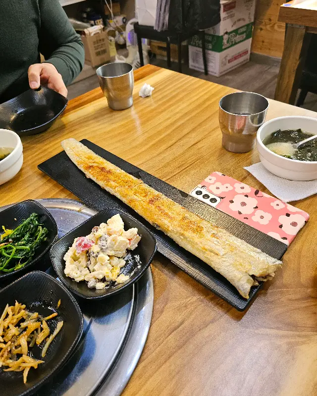 정갈하게 담긴 밑반찬들의 모습