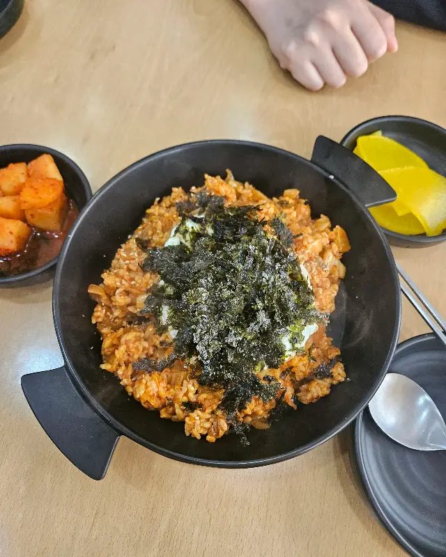 매콤달콤한 비빔 만두