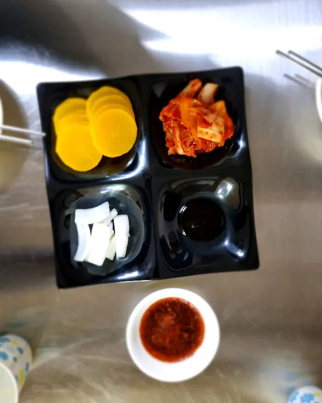 정선생옛날짜장 기본 반찬