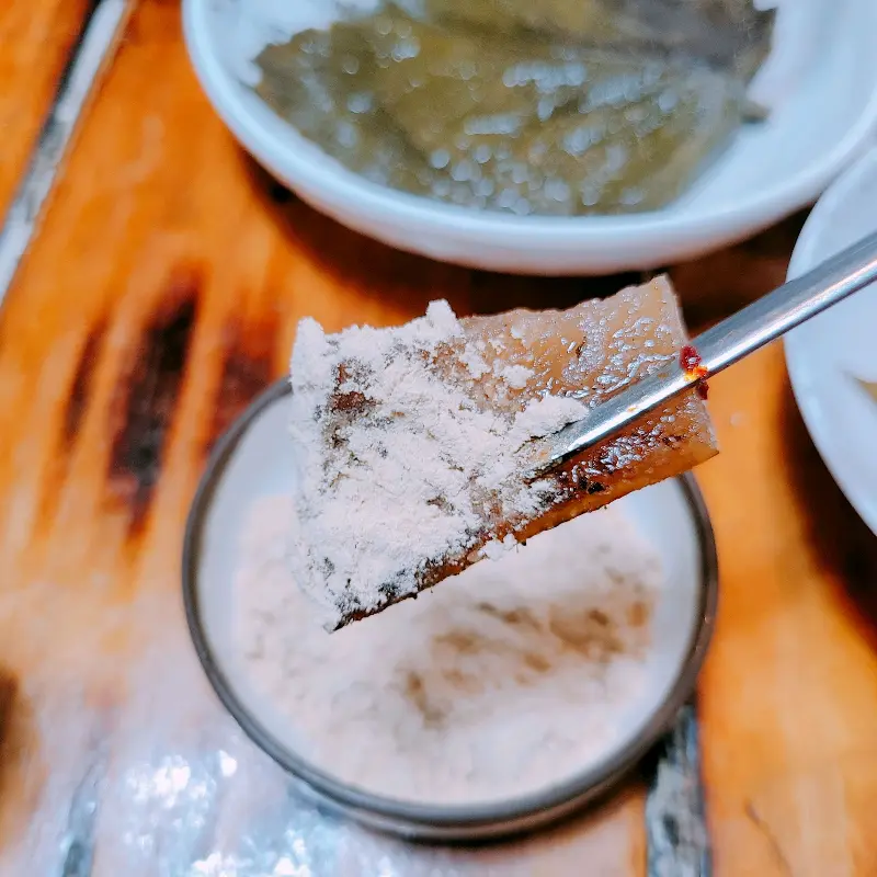 맛있는 음식과 함께 행복한 시간