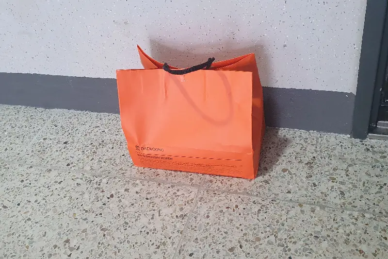 오렌지색 쇼핑백