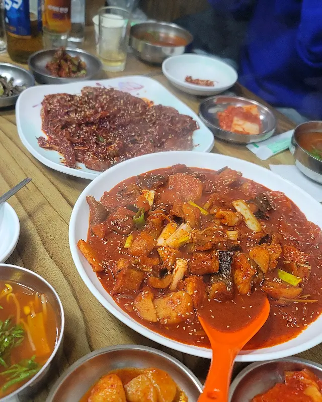 푸짐하게 담겨져 나온 물회