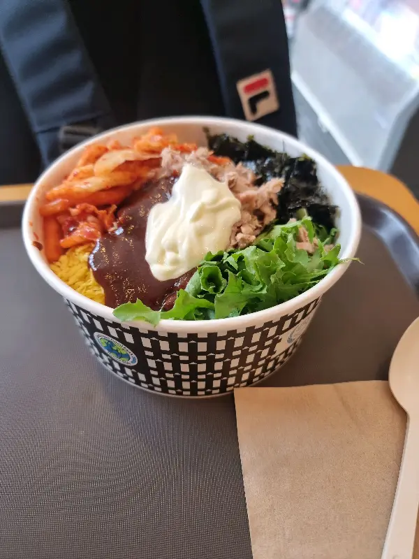 푸짐한 비빔밥 한 그릇