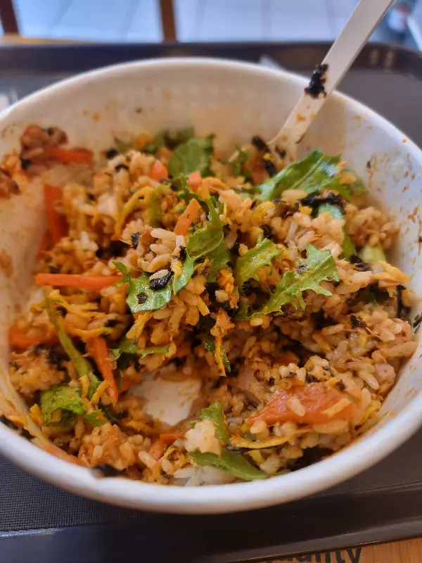 채소가 듬뿍 들어간 비빔밥