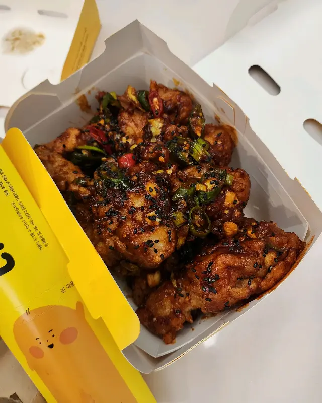 윤기가 흐르는 닭