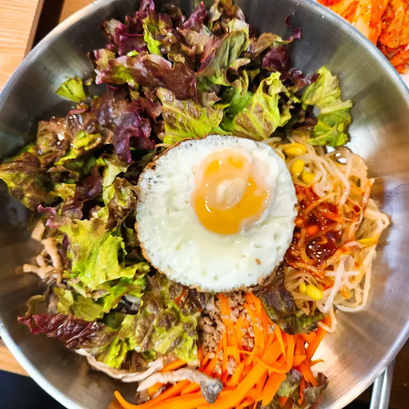 예단죽의 또 다른 인기 메뉴, 비빔밥