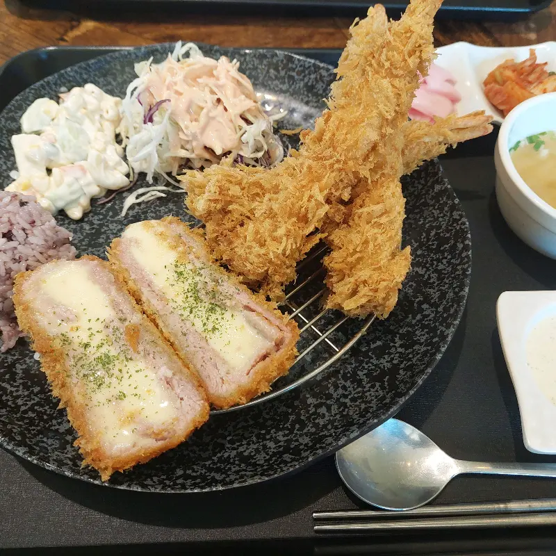 돈까스와 새우까스