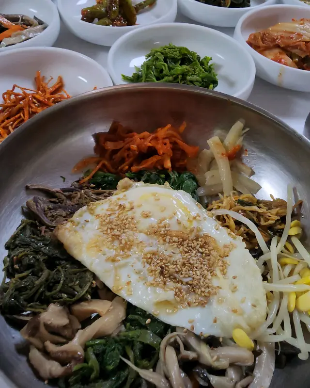 푸짐한 산채비빔밥
