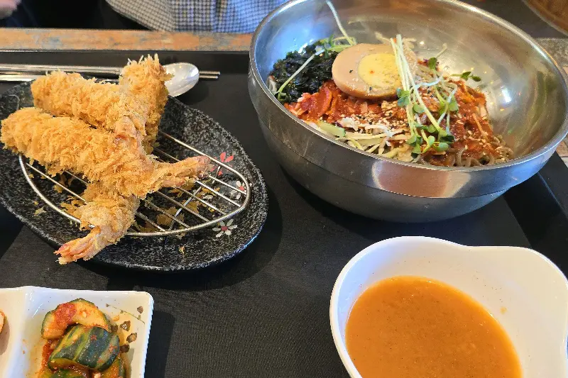 새우까스와 막국수