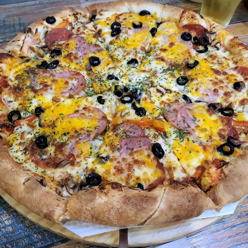 토핑이 푸짐한 피자