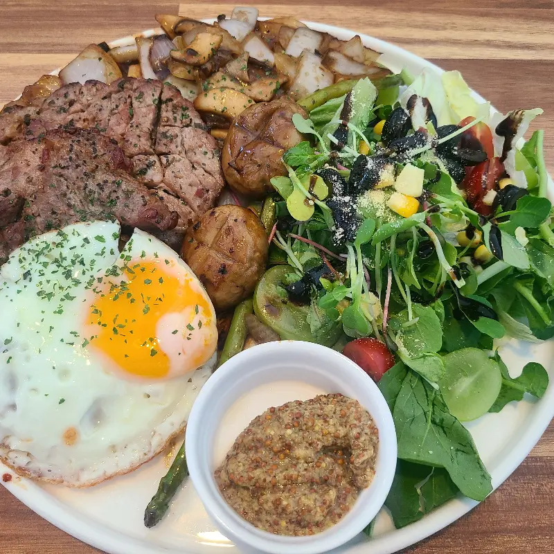 푸짐한 브런치 플레이트