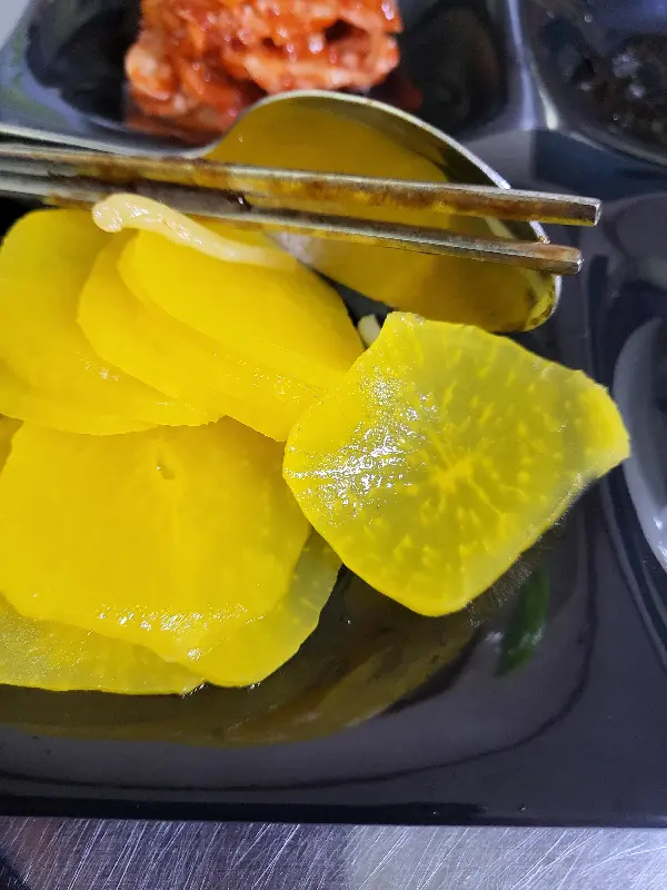 정선생옛날짜장 기본 반찬