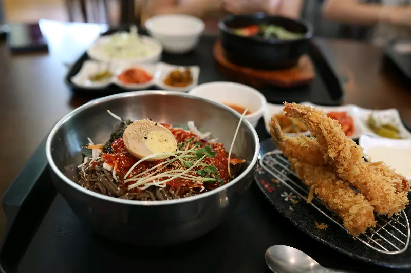 새우까스와 막국수, 알밥