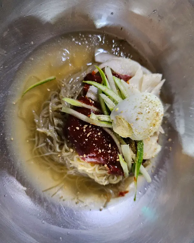 매콤새콤한 비빔냉면