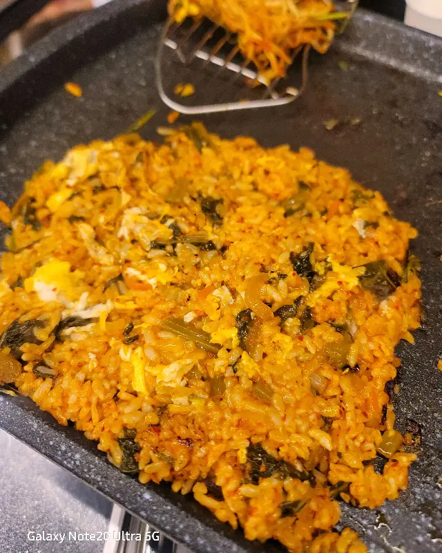 맛있게 볶아진 볶음밥