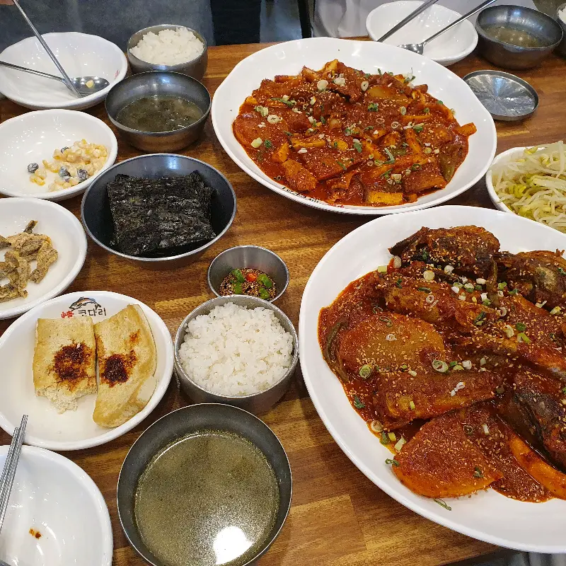 푸짐하게 차려진 한 상
