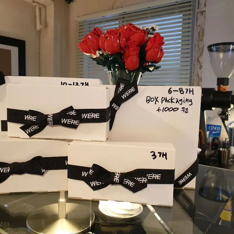 선물 포장된 휘낭시에