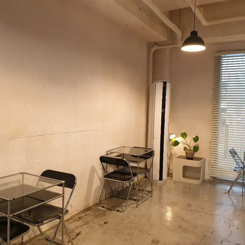 위알커피의 편안한 공간